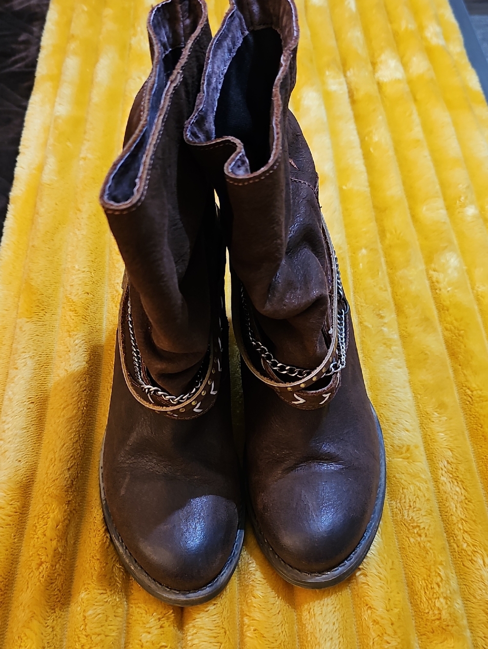Boots - Picture 4 of 16
